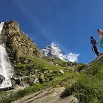 Ski, Stay, And Savour Aosta Valley 公寓