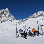 公寓 Ski, Stay, And Savour Aosta Valley 布勒伊-切尔维尼亚