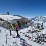 Ski, Stay, And Savour Aosta Valley 布勒伊-切尔维尼亚