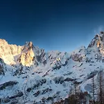 公寓 Ski, Stay, And Savour Aosta Valley 布勒伊-切尔维尼亚