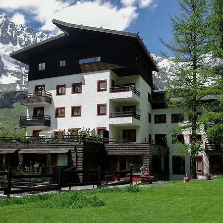 Ski, Stay, And Savour Aosta Valley Апартаменты Брей-Червиния