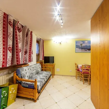 Ski, Stay, And Savour Aosta Valley Apartament