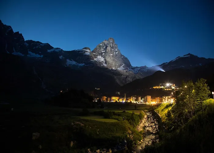 Ski, Stay, And Savour Aosta Valley Апартаменти *