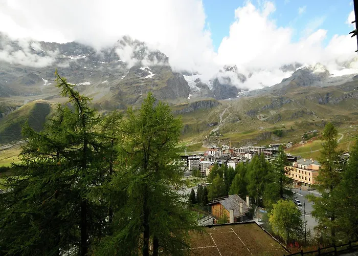 Ski, Stay, And Savour Aosta Valley * Брей-Червінія